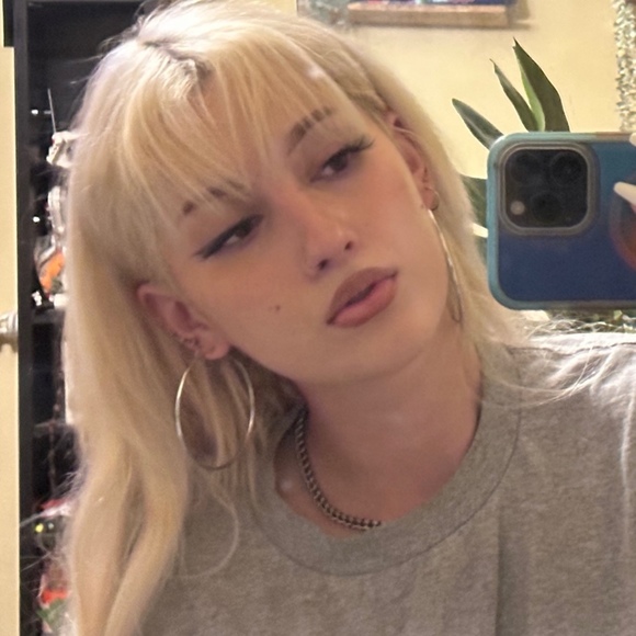lovelygirlyessy